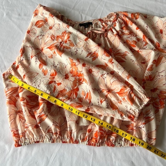 Crew tassel tie- front cropped top in breezy blooms - Picture 10 of 11